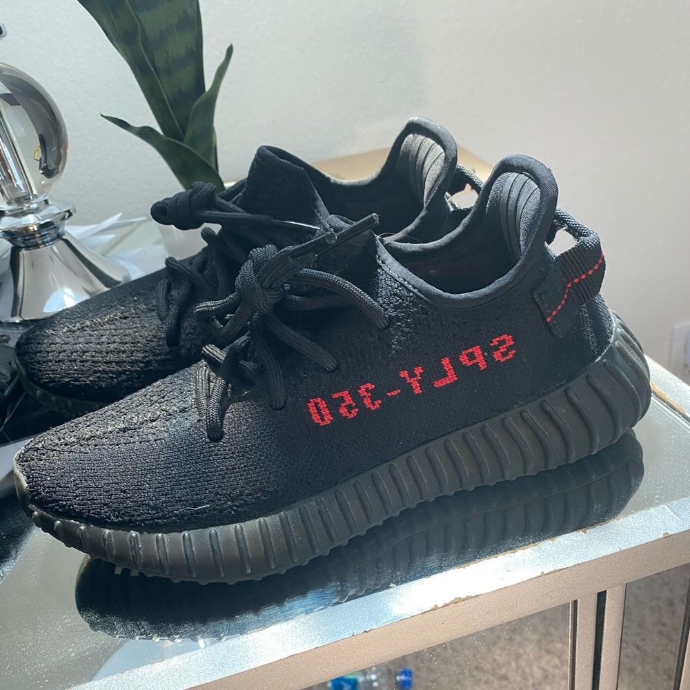 Yeezy BOOST 350 V2 Bred